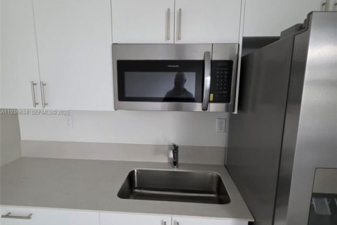 House in Homestead, Florida 5 bedrooms № 1994612 - photo 1