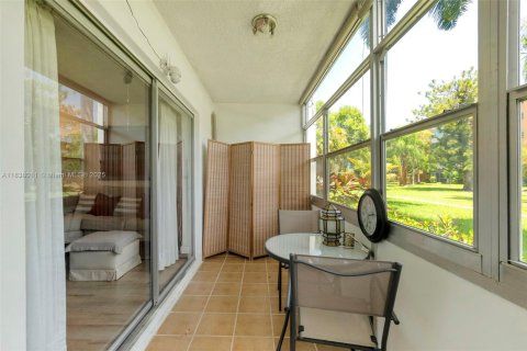 Copropriété à vendre à Hallandale Beach, Floride: 2 chambres, 101.45 m2 № 1940187 - photo 15