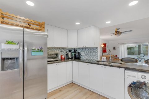 Copropriété à vendre à Hallandale Beach, Floride: 2 chambres, 101.45 m2 № 1940187 - photo 8