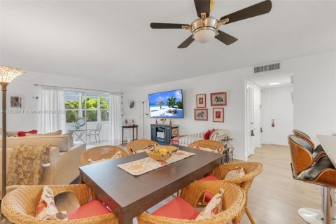 Copropriété à vendre à Hallandale Beach, Floride: 2 chambres, 101.45 m2 № 1940187 - photo 6