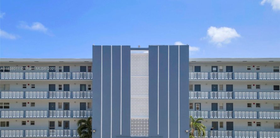 Condo à Hallandale Beach, Floride, 2 chambres  № 1940187