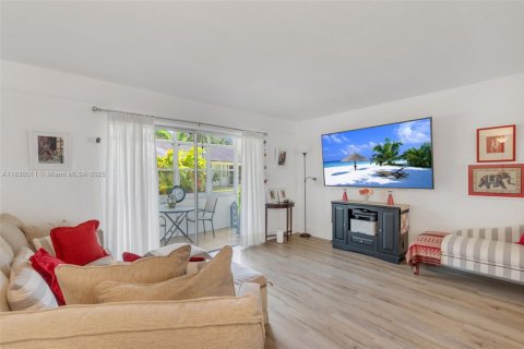 Copropriété à vendre à Hallandale Beach, Floride: 2 chambres, 101.45 m2 № 1940187 - photo 3