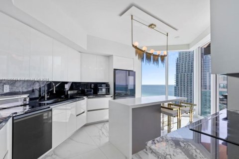 Condo in Miami Beach, Florida, 3 bedrooms  № 1839119 - photo 15