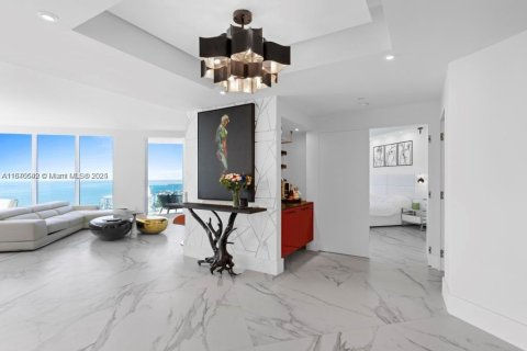 Condo in Miami Beach, Florida, 3 bedrooms  № 1839119 - photo 1