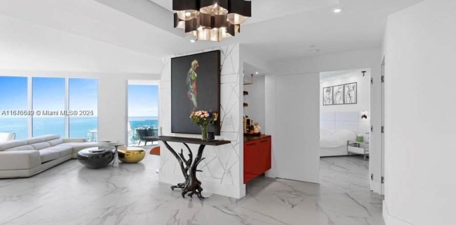 Condo in Miami Beach, Florida, 3 bedrooms  № 1839119