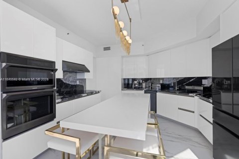 Condo in Miami Beach, Florida, 3 bedrooms  № 1839119 - photo 17