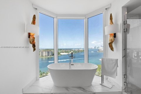 Condo in Miami Beach, Florida, 3 bedrooms  № 1839119 - photo 25