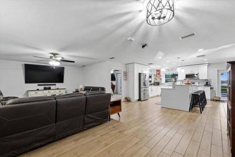 Villa ou maison à vendre à Wesley Chapel, Floride: 4 chambres, 250.46 m2 № 2215236 - photo 7