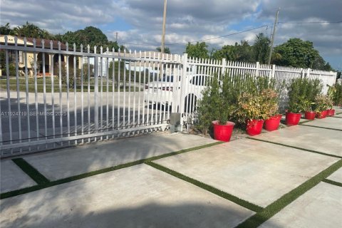 Casa en venta en Miami, Florida, 3 dormitorios, 97.55 m2 № 1983485 - foto 2