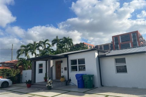Casa en venta en Miami, Florida, 3 dormitorios, 97.55 m2 № 1983485 - foto 1