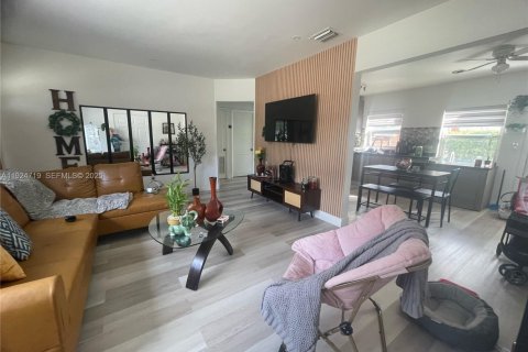 Casa en venta en Miami, Florida, 3 dormitorios, 97.55 m2 № 1983485 - foto 6