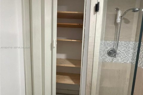 Casa en venta en Miami, Florida, 3 dormitorios, 97.55 m2 № 1983485 - foto 30