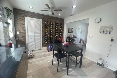 Casa en venta en Miami, Florida, 3 dormitorios, 97.55 m2 № 1983485 - foto 9