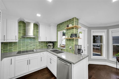 House in Boca Raton, Florida 4 bedrooms, 198.16 sq.m. № 2012359 - photo 20