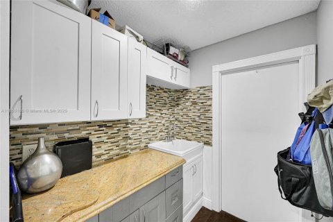 House in Boca Raton, Florida 4 bedrooms, 198.16 sq.m. № 2012359 - photo 27