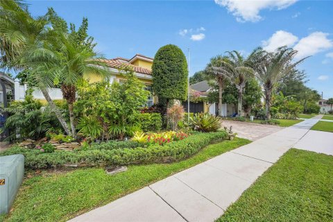 House in Boca Raton, Florida 4 bedrooms, 198.16 sq.m. № 2012359 - photo 4