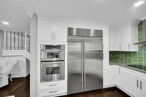 House in Boca Raton, Florida 4 bedrooms, 198.16 sq.m. № 2012359 - photo 22