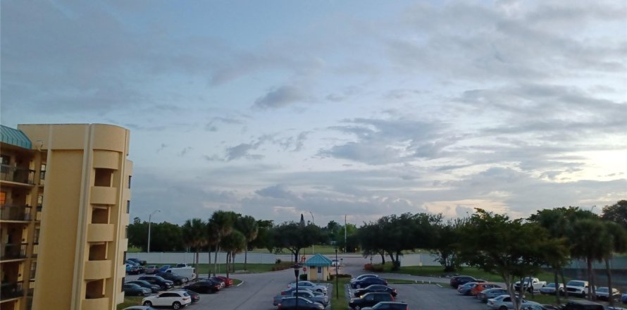 Condo in Lauderhill, Florida, 2 bedrooms  № 930098