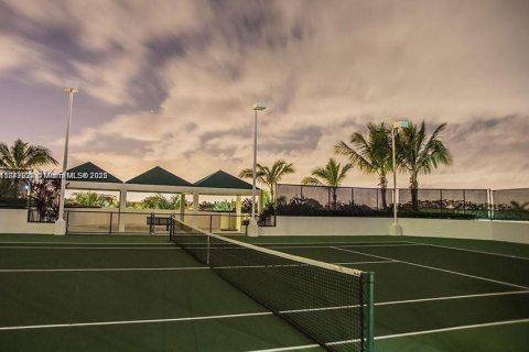Condo in Miami Beach, Florida, 2 bedrooms  № 1936138 - photo 8