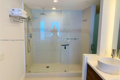 Condo in Miami Beach, Florida, 2 bedrooms  № 1936138 - photo 29