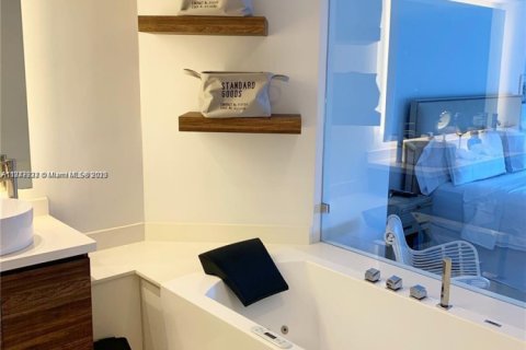 Condo in Miami Beach, Florida, 2 bedrooms  № 1936138 - photo 19