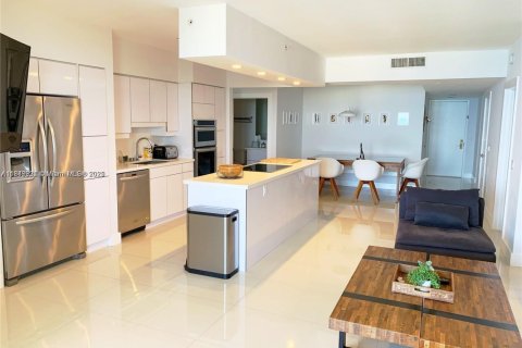 Condo in Miami Beach, Florida, 2 bedrooms  № 1936138 - photo 23