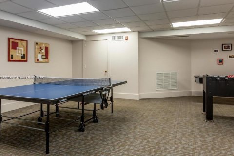 Condo in Miami Beach, Florida, 2 bedrooms  № 1936138 - photo 13