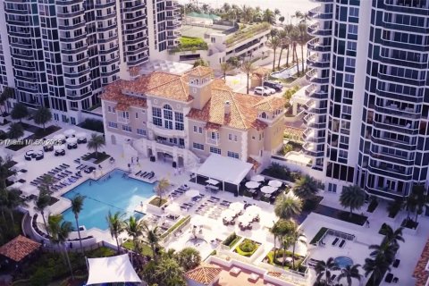Condo in Miami Beach, Florida, 2 bedrooms  № 1936138 - photo 1
