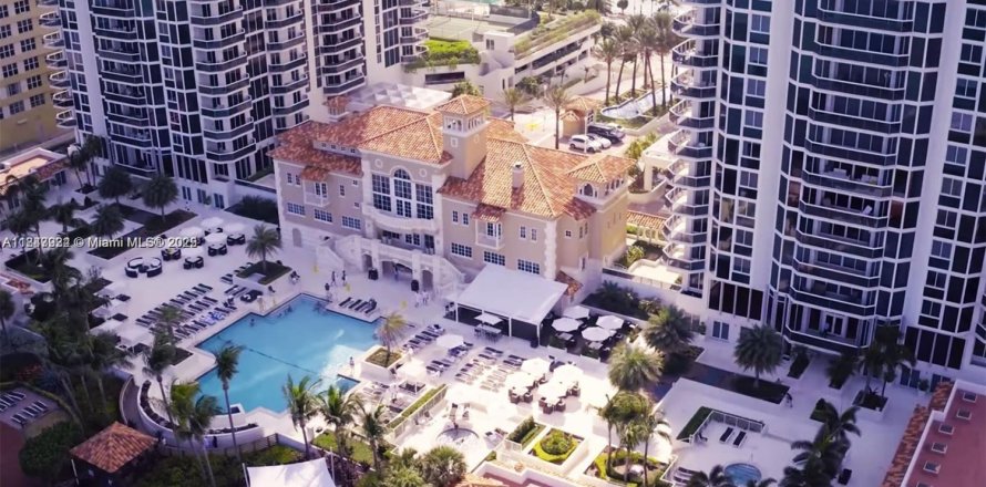 Condo in Miami Beach, Florida, 2 bedrooms № 1936138