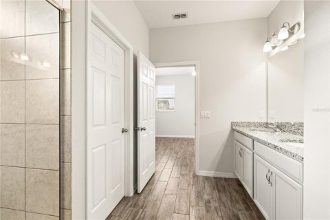 House in Grand Island, Florida 3 bedrooms, 147.99 sq.m. № 1572602 - photo 20