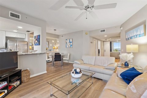 Condo in Hutchinson Island South, Florida, 2 bedrooms  № 1893524 - photo 6
