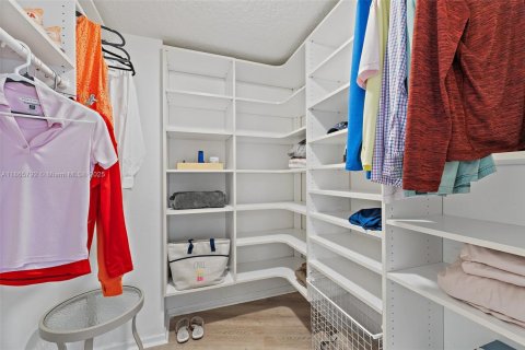 Condo in Hutchinson Island South, Florida, 2 bedrooms  № 1893524 - photo 18