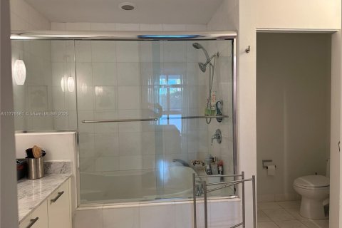 Copropriété à vendre à Miami Beach, Floride: 2 chambres, 134.71 m2 № 2023896 - photo 13