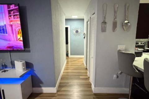 Villa ou maison à vendre à Miami, Floride: 3 chambres, 117.43 m2 № 1987871 - photo 4