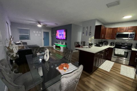 Villa ou maison à vendre à Miami, Floride: 3 chambres, 117.43 m2 № 1987871 - photo 5