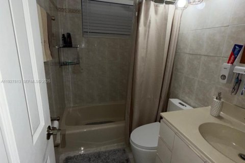 Villa ou maison à vendre à Miami, Floride: 3 chambres, 117.43 m2 № 1987871 - photo 8