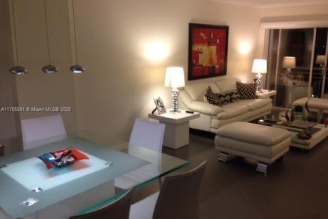 Купить кондоминиум в Санни-Айлс-Бич, Флорида 2 спальни, 101.64м2, № 1981221 - фото 10