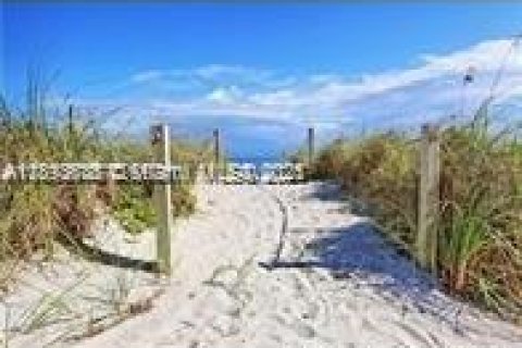 Condominio en venta en Key Biscayne, Florida, 2 dormitorios, 130.9 m2 № 2044390 - foto 2