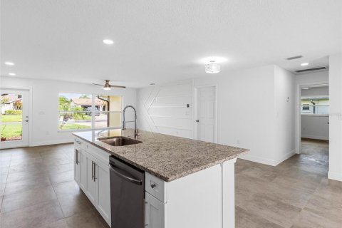 Casa en venta en Saint Petersburg, Florida, 4 dormitorios, 174.56 m2 № 1831923 - foto 14