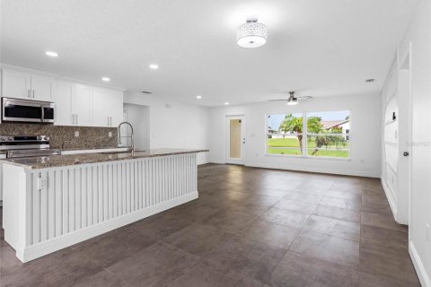 Casa en venta en Saint Petersburg, Florida, 4 dormitorios, 174.56 m2 № 1831923 - foto 9