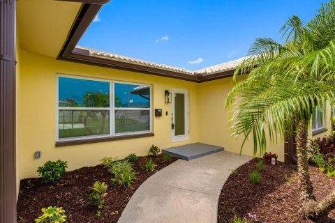 Casa en venta en Saint Petersburg, Florida, 4 dormitorios, 174.56 m2 № 1831923 - foto 2