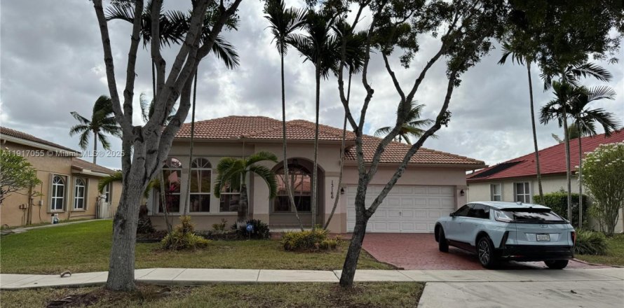 Villa ou maison à Miramar, Floride 4 chambres, 211.82 m2 № 2017076