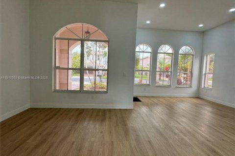 Villa ou maison à vendre à Miramar, Floride: 4 chambres, 211.82 m2 № 2017076 - photo 2