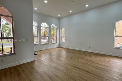 Villa ou maison à vendre à Miramar, Floride: 4 chambres, 211.82 m2 № 2017076 - photo 3