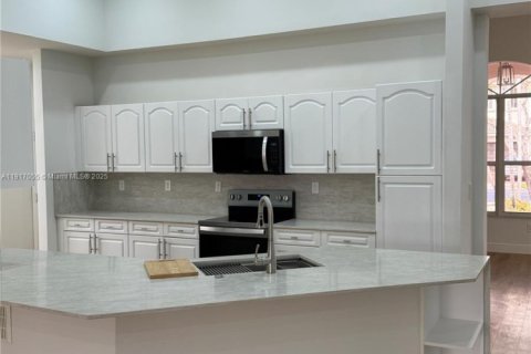 Villa ou maison à vendre à Miramar, Floride: 4 chambres, 211.82 m2 № 2017076 - photo 4