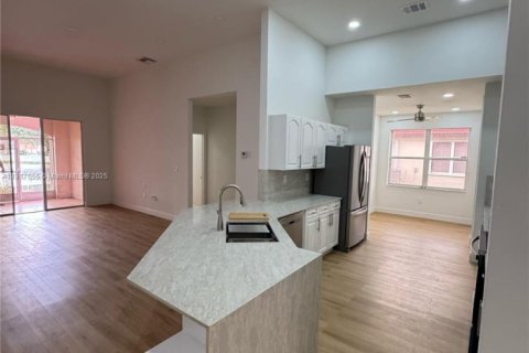 Villa ou maison à vendre à Miramar, Floride: 4 chambres, 211.82 m2 № 2017076 - photo 6