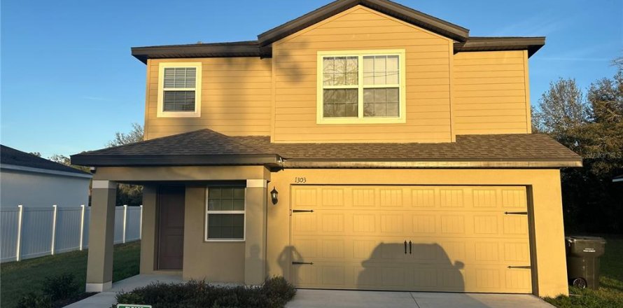 House in Poinciana, Florida 4 bedrooms, 172.05 sq.m. № 2206808
