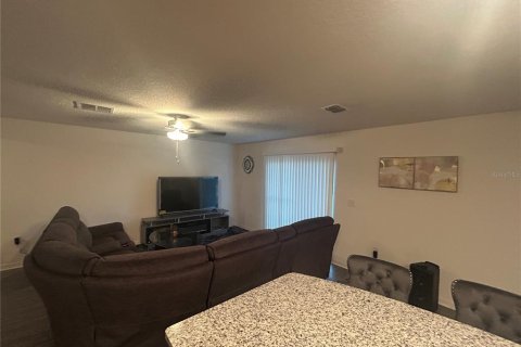 House in Poinciana, Florida 4 bedrooms, 172.05 sq.m. № 2206808 - photo 7