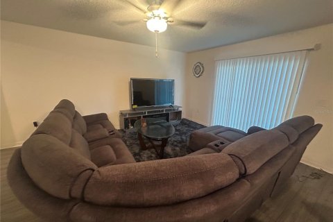 House in Poinciana, Florida 4 bedrooms, 172.05 sq.m. № 2206808 - photo 2
