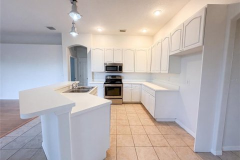 House in Brandon, Florida 4 bedrooms, 184.69 sq.m. № 2123691 - photo 2